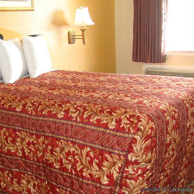 Regency 7 Motel Fayetteville Room photo