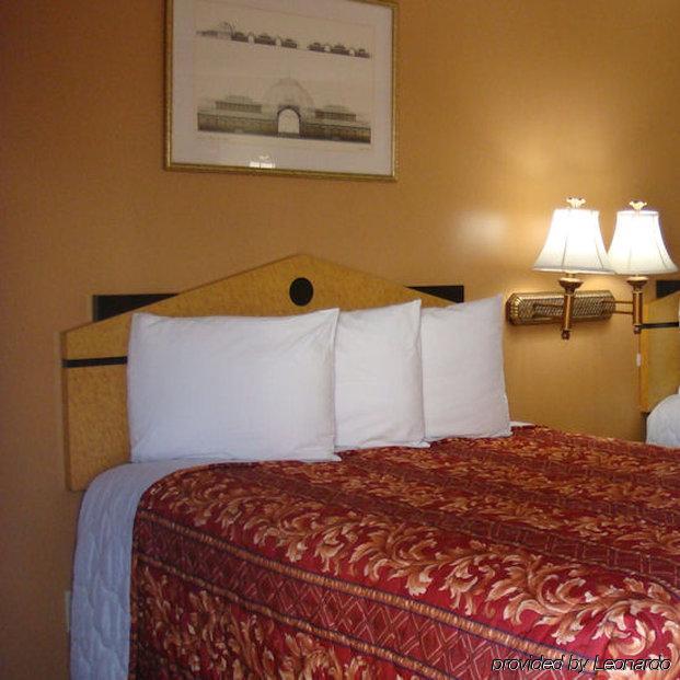 Regency 7 Motel Fayetteville Room photo